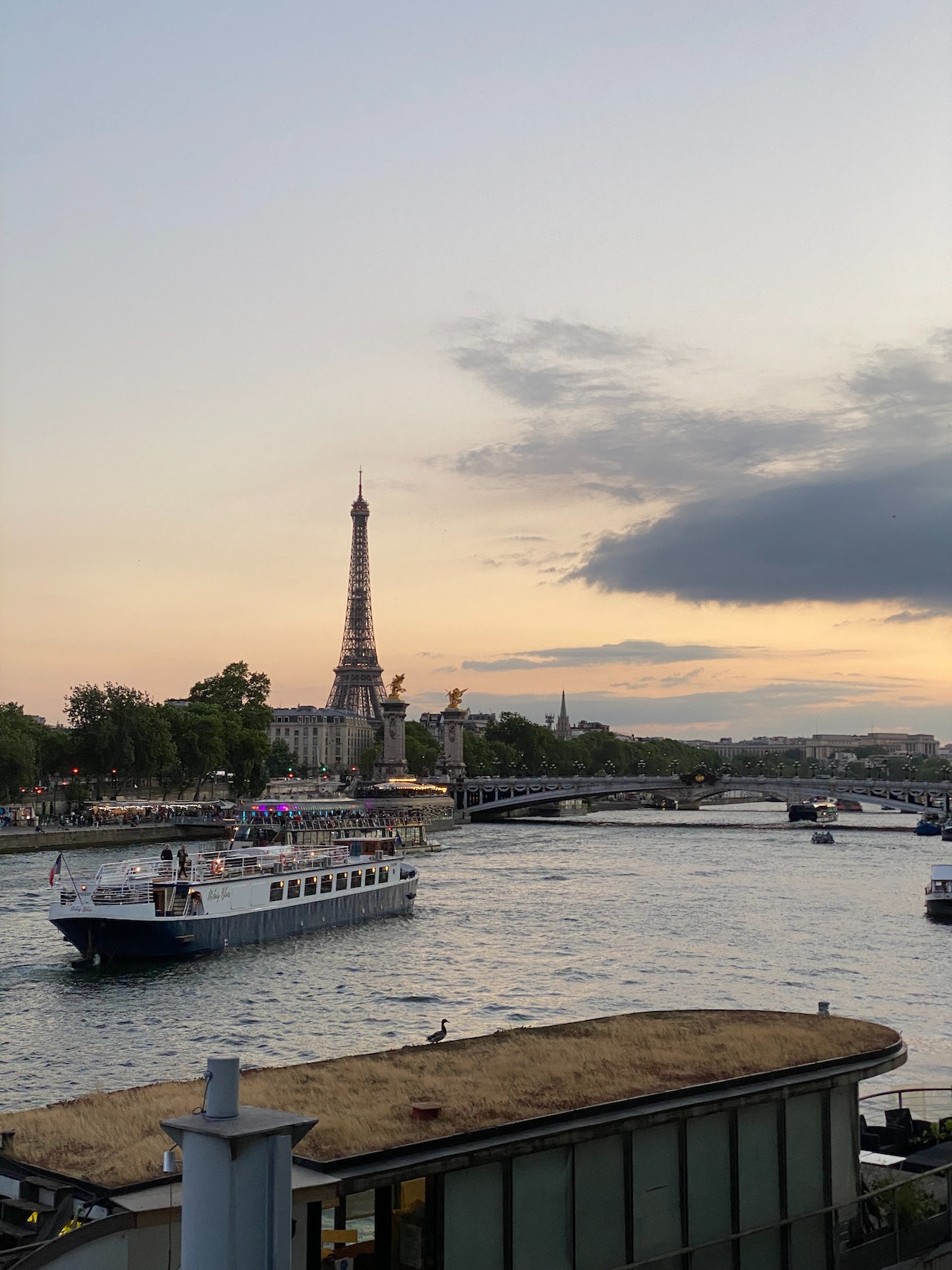 Restaurant à péniche à Paris